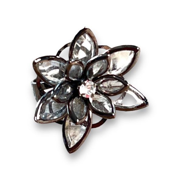 Crystal Facetted Lotus Flower Cocktail Ring - Picture 7 of 12